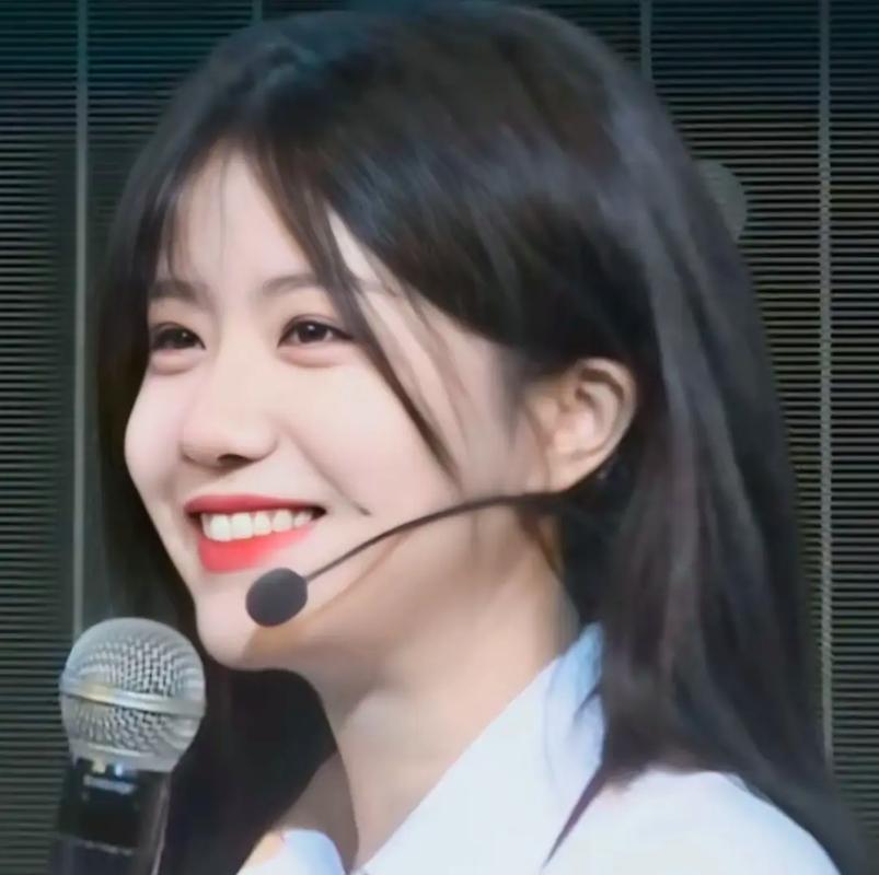 韩国美女主播左左视频