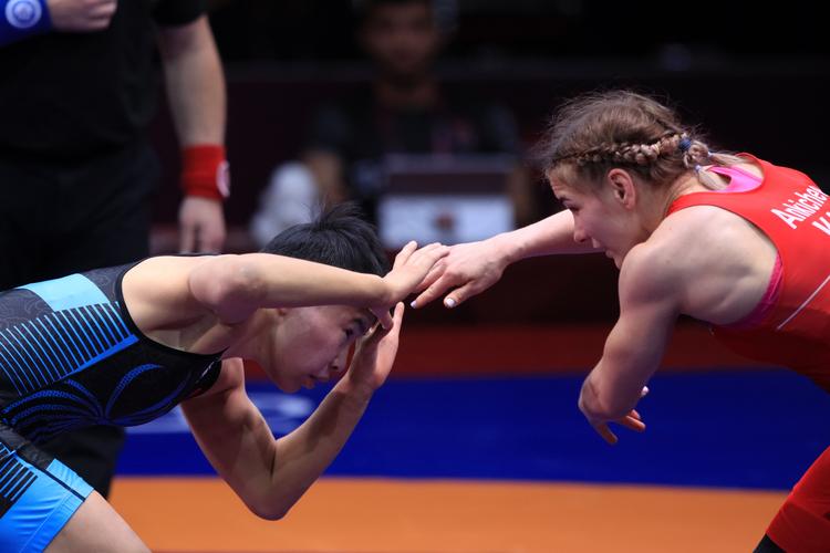 终极女子摔跤红包游戏截图