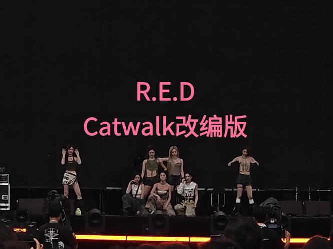 蜂王猫步美女跑红包版(QueenBeeCatwalkBeautyRun)游戏截图